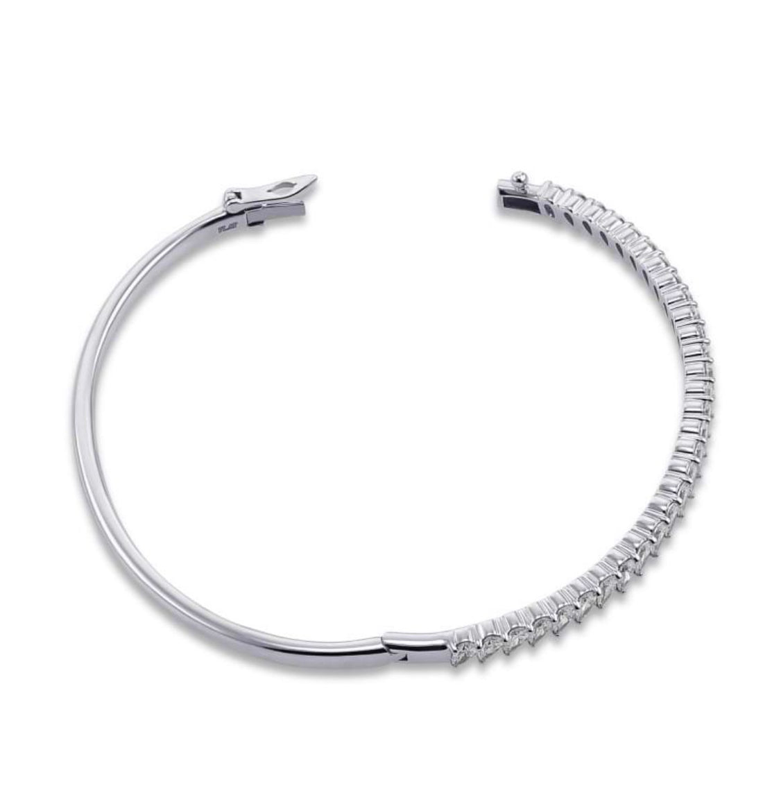 Fabulous  Bracelet With 18k Gold  Lab Grown Diamond.