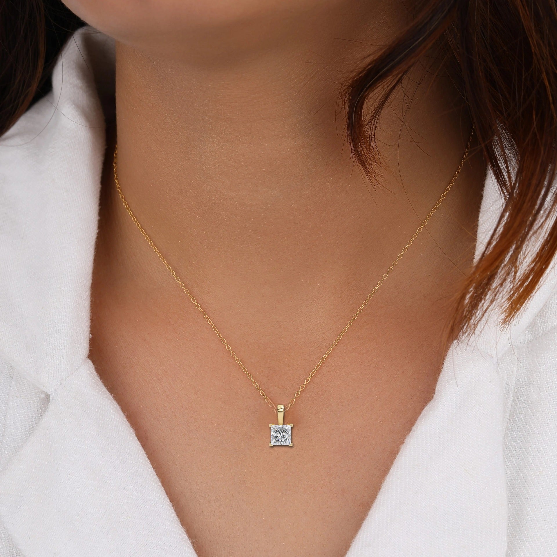 18k Gold  Women Pendant With Fabulous Lab Grown Diamond