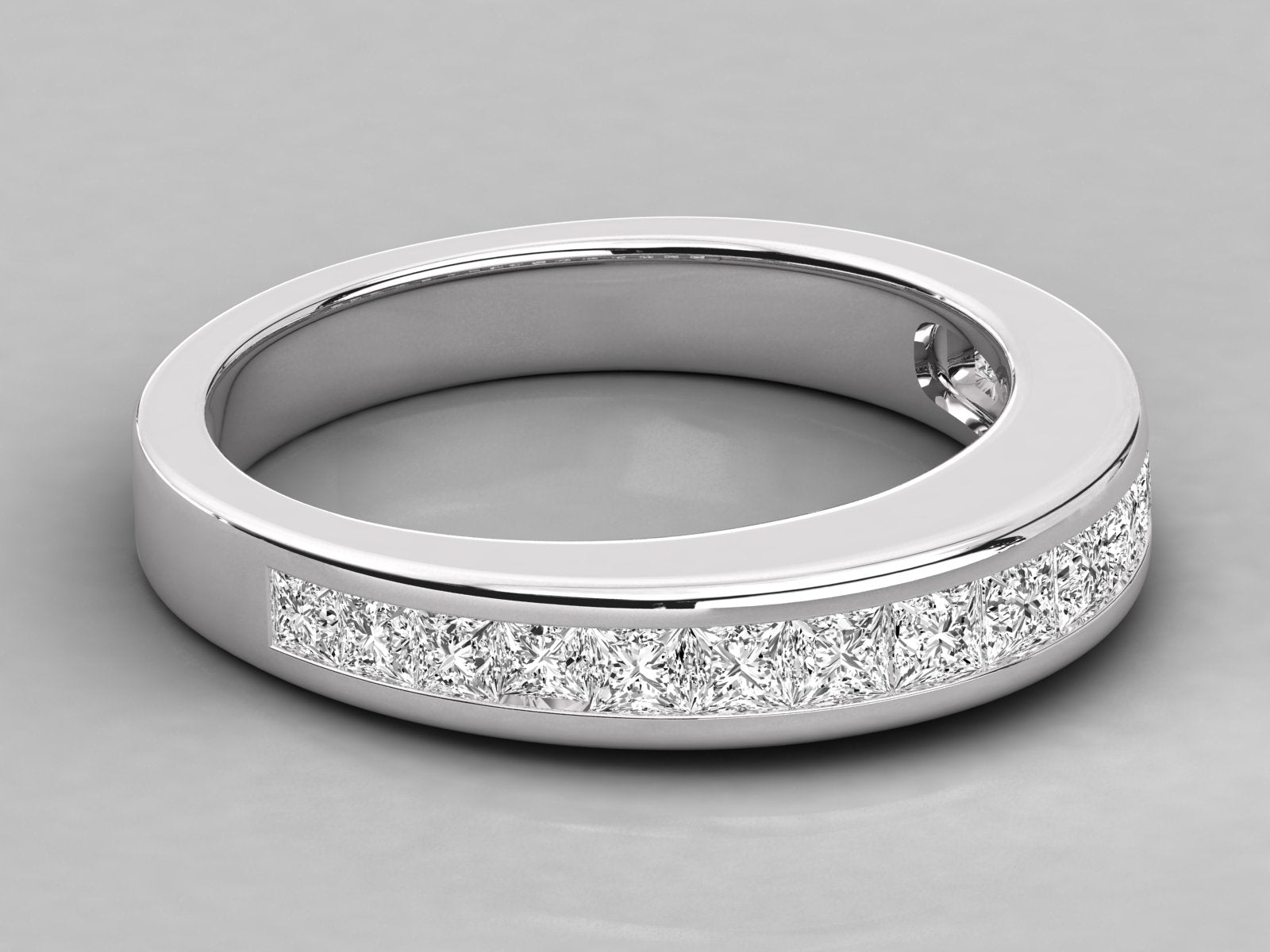 10K GOLD  LAB GROWN DIAMOND LADIES BAND RING.