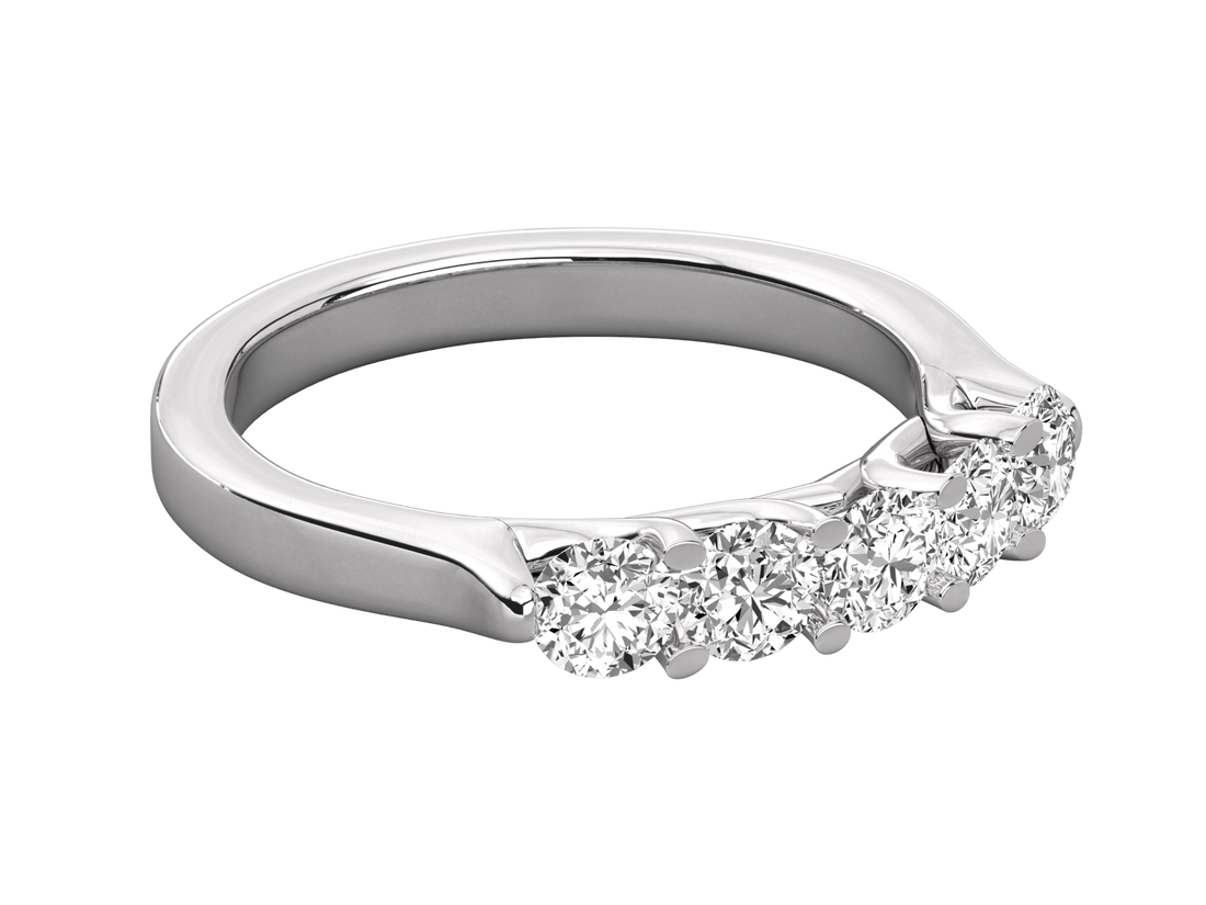 10K GOLD SOLITAIRE  LAB GROWN DIAMOND LADIES  RING.