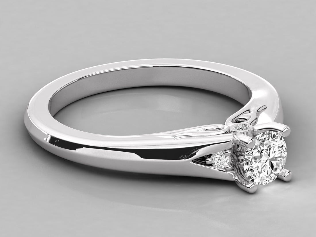 10K GOLD SOLITAIRE  LAB GROWN DIAMOND LADIES  RING.