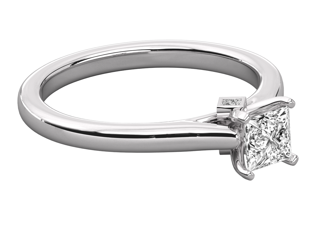 10K GOLD SOLITAIRE  LAB GROWN DIAMOND LADIES  RING.