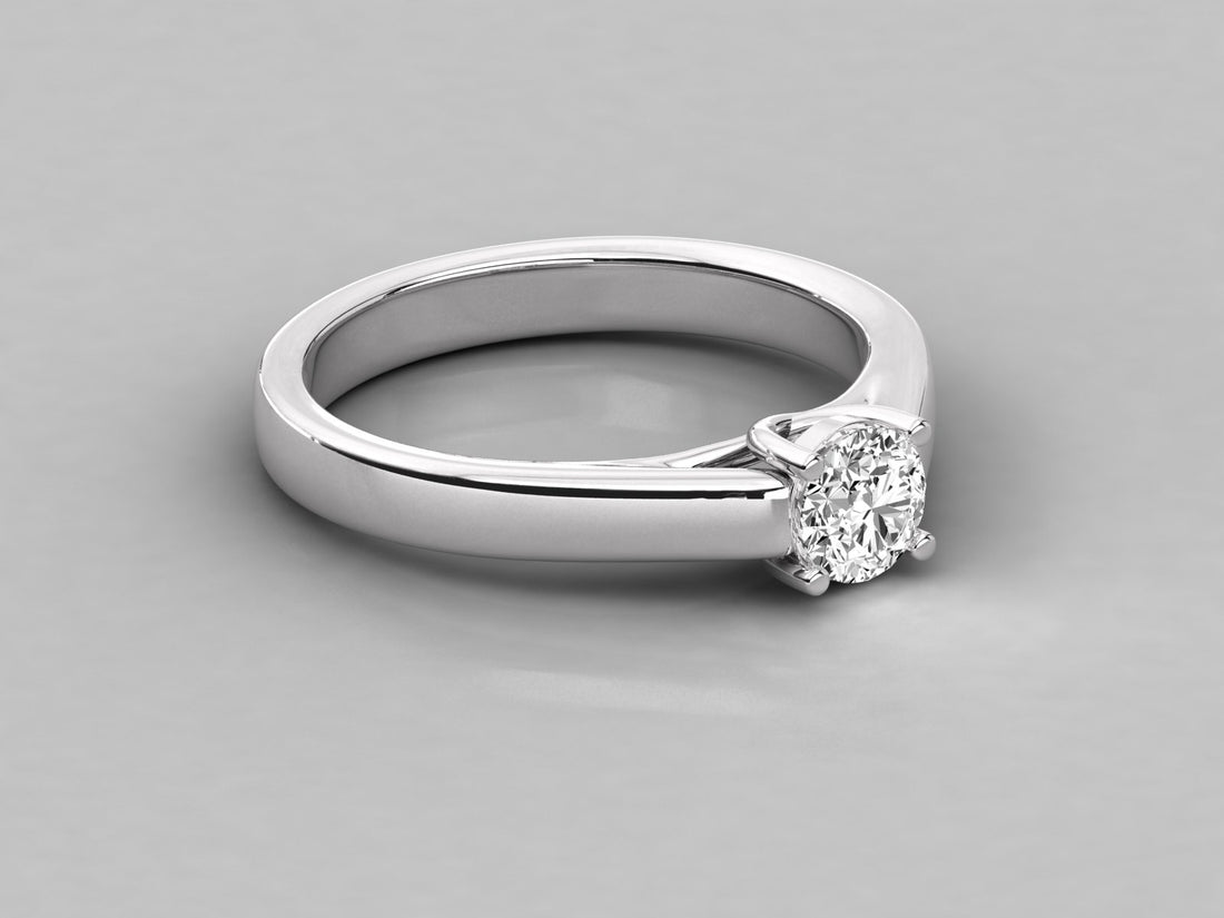 10K GOLD SOLITAIRE DIAMOND  BRILLIANT RING.