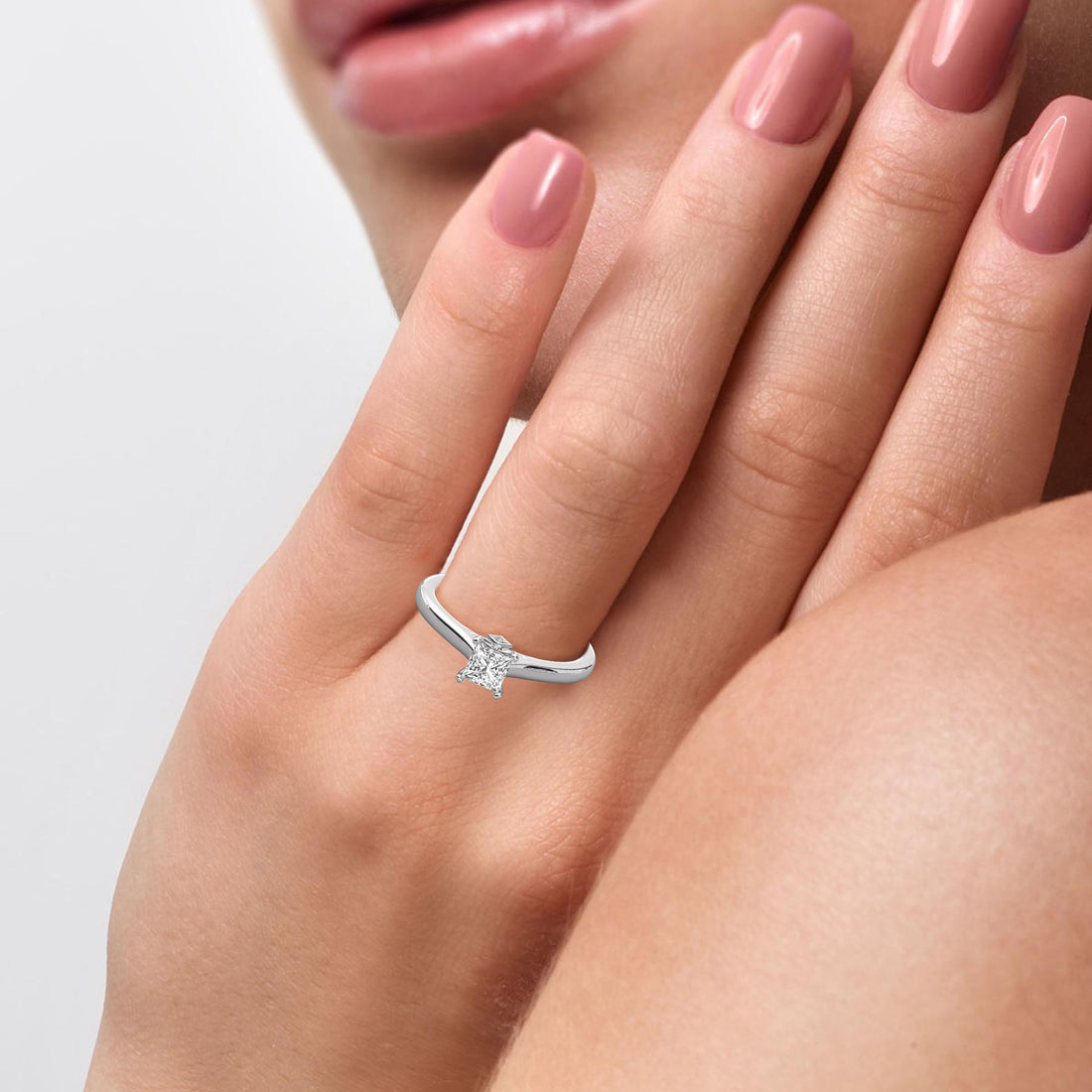 10K GOLD SOLITAIRE  LAB GROWN DIAMOND LADIES  RING.
