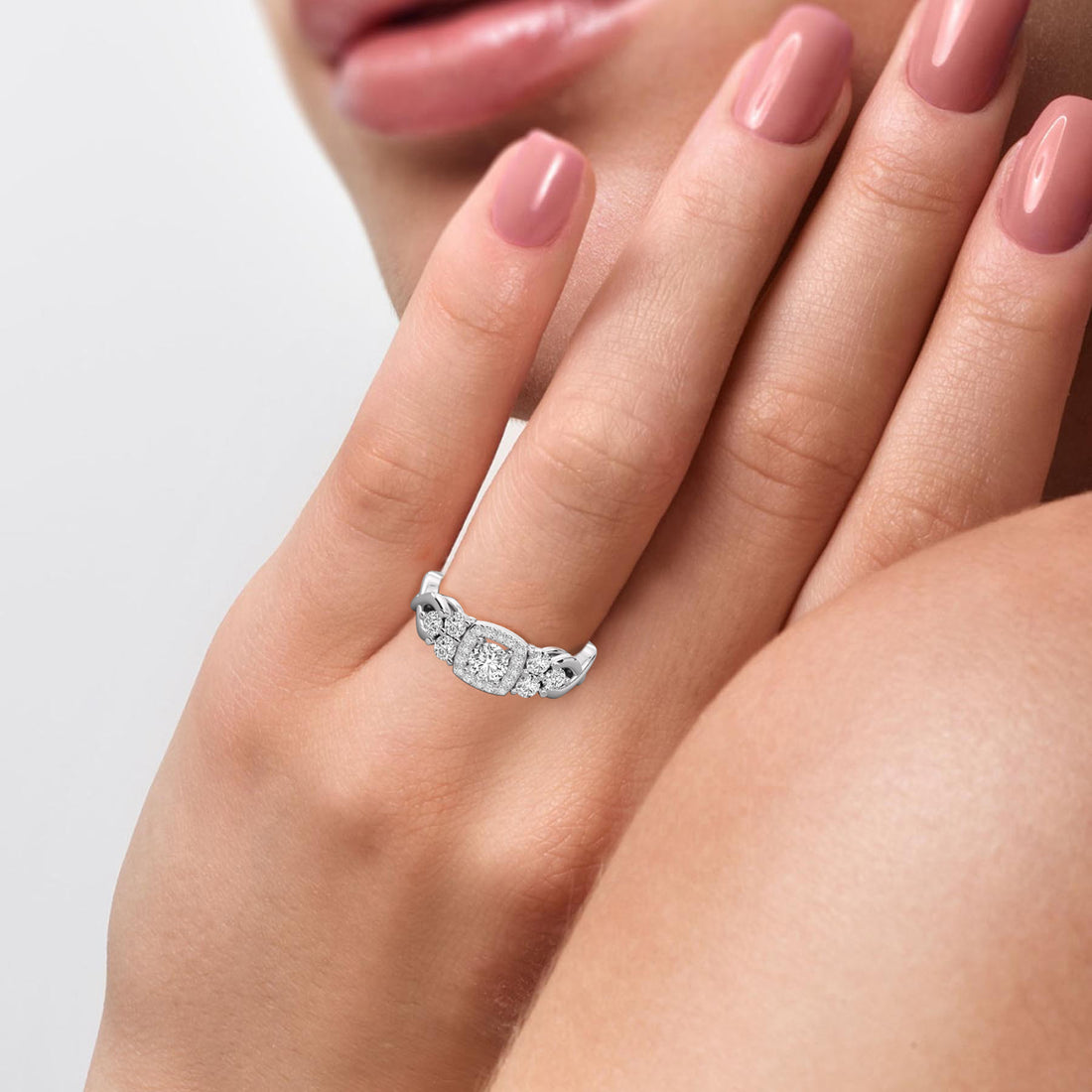 9K GOLD SOLITAIRE ROUND DIAMOND LADIES RING.