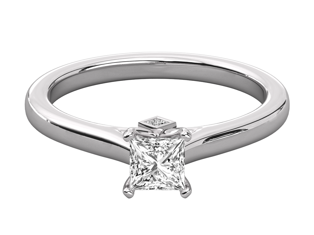 10K GOLD SOLITAIRE  LAB GROWN DIAMOND LADIES  RING.