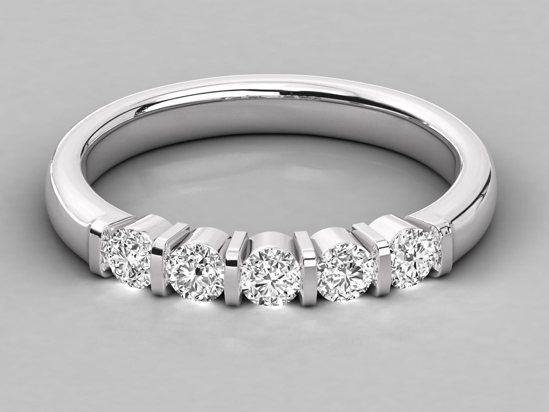 10K GOLD SOLITAIRE DIAMOND  BRILLIANT RING.