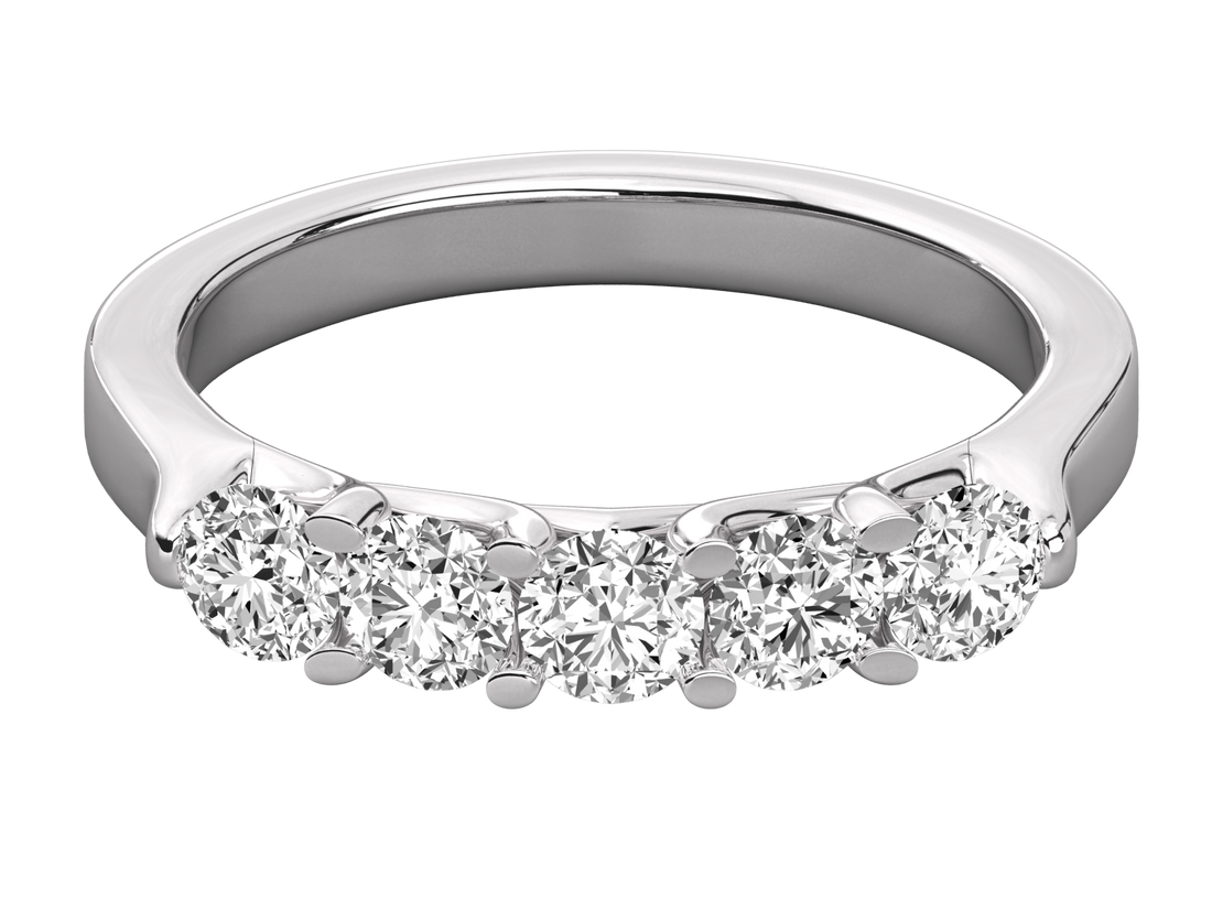10K GOLD SOLITAIRE  LAB GROWN DIAMOND LADIES  RING.