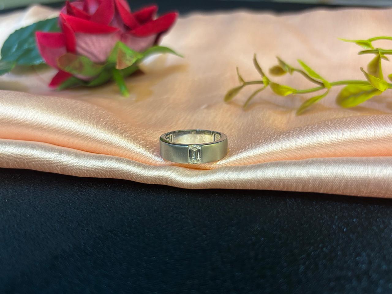 PLATINUM DIAMOND MENS BRILLIANT RING.