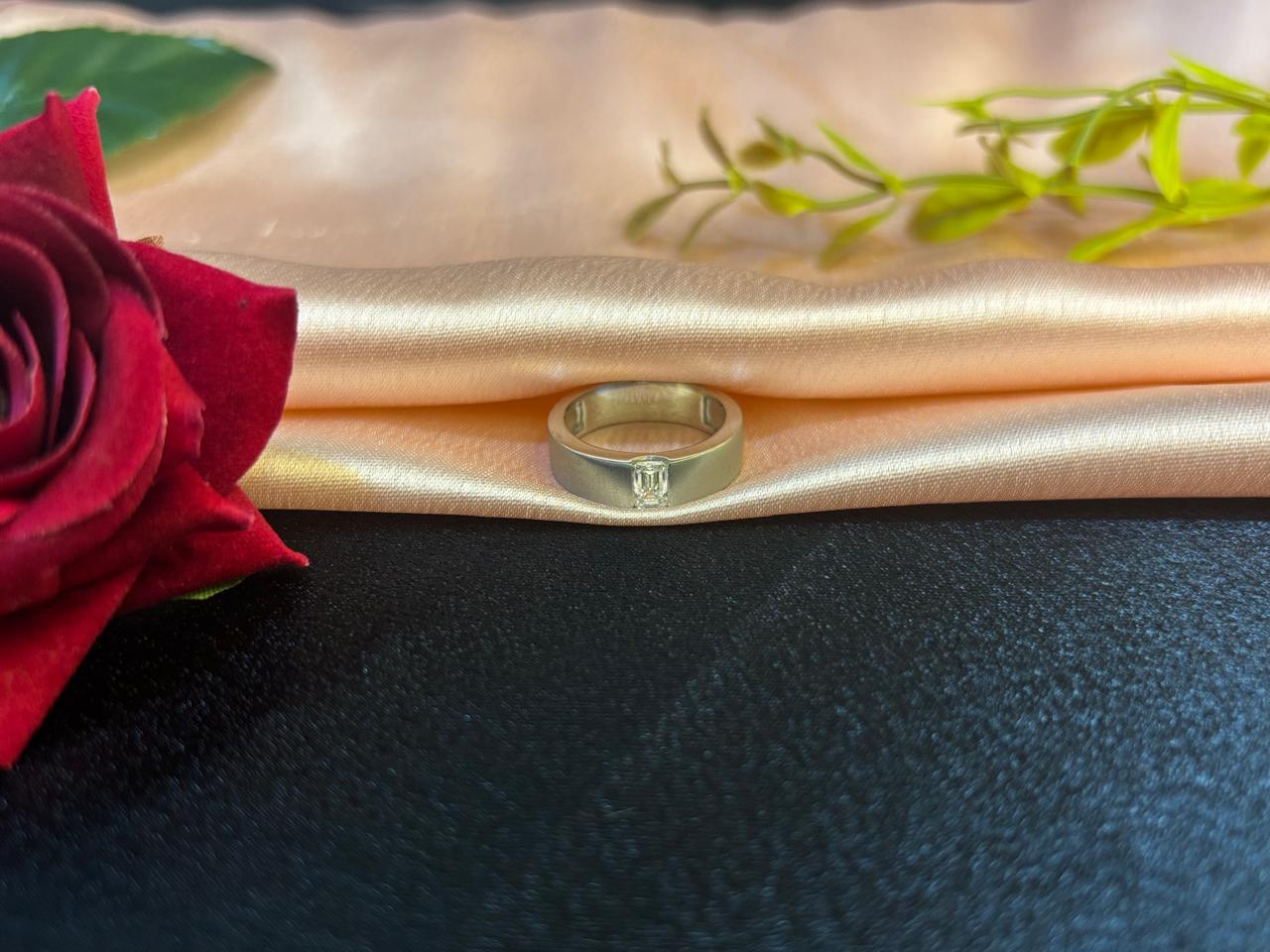 PLATINUM DIAMOND MENS BRILLIANT RING.