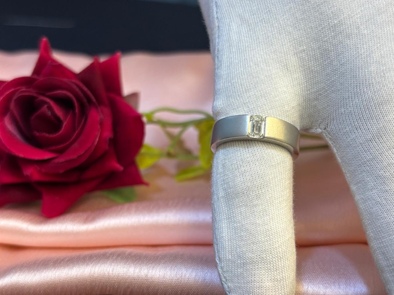 PLATINUM DIAMOND MENS BRILLIANT RING.