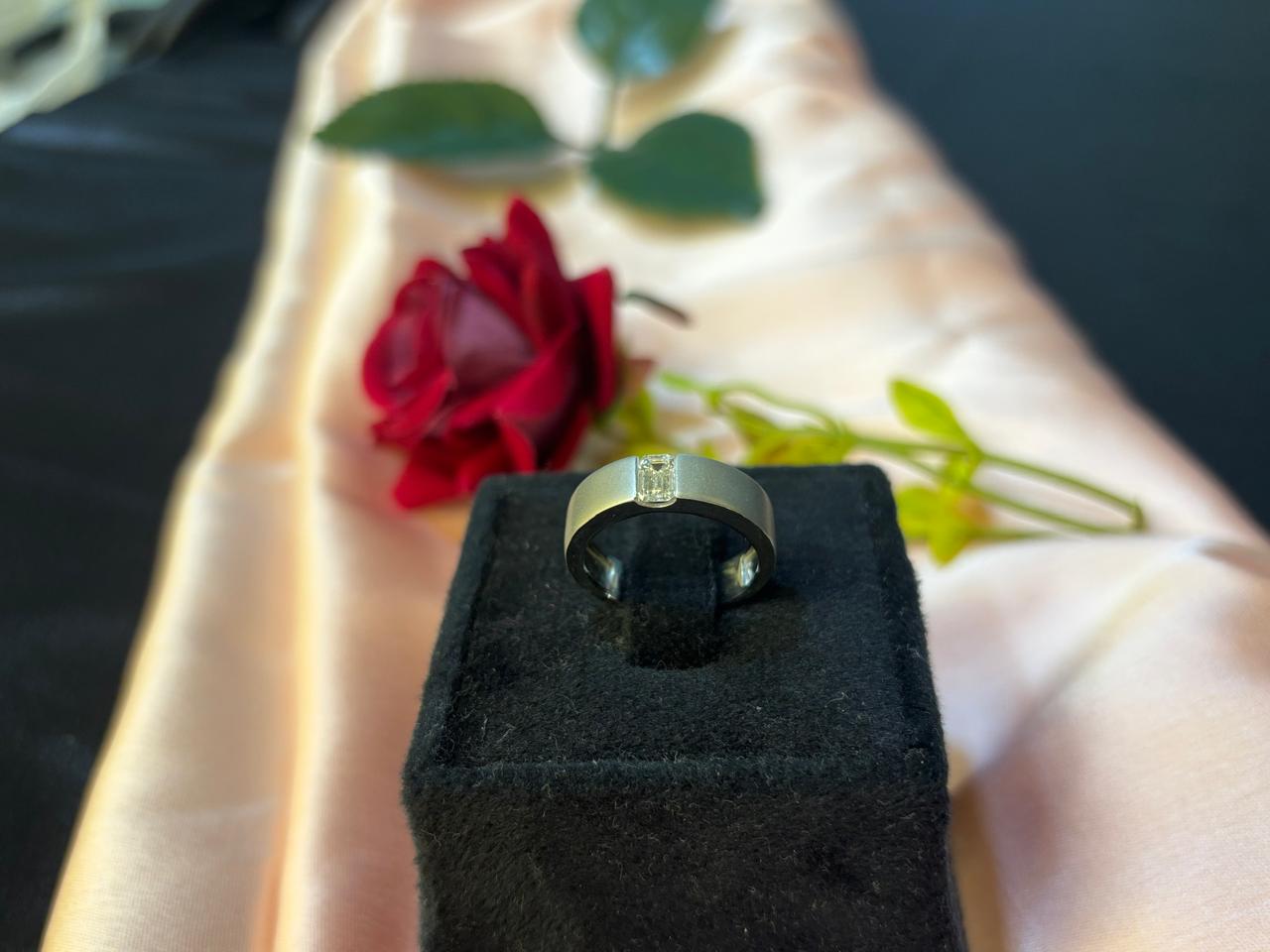 PLATINUM DIAMOND MENS BRILLIANT RING.