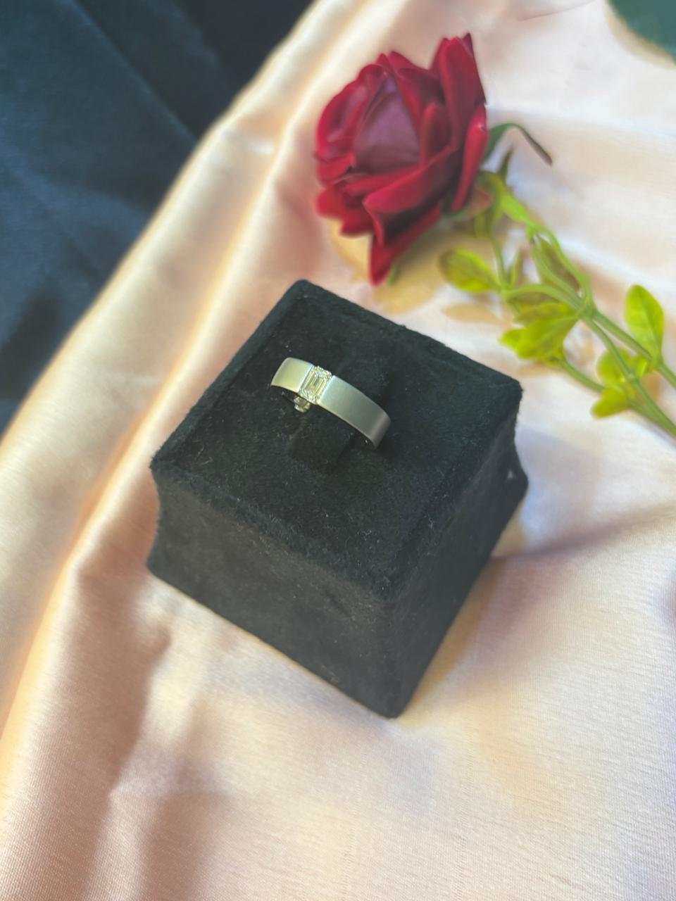 PLATINUM DIAMOND MENS BRILLIANT RING.