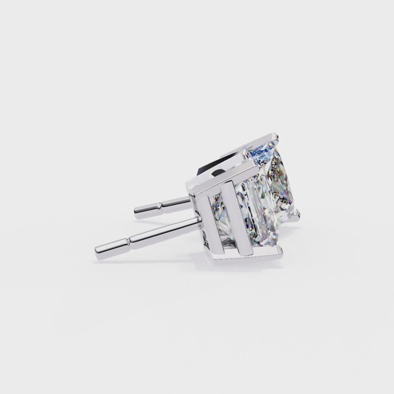 Beautiful 18K GOLD EARRING WITH LAB-GROWN DIAMOND.
