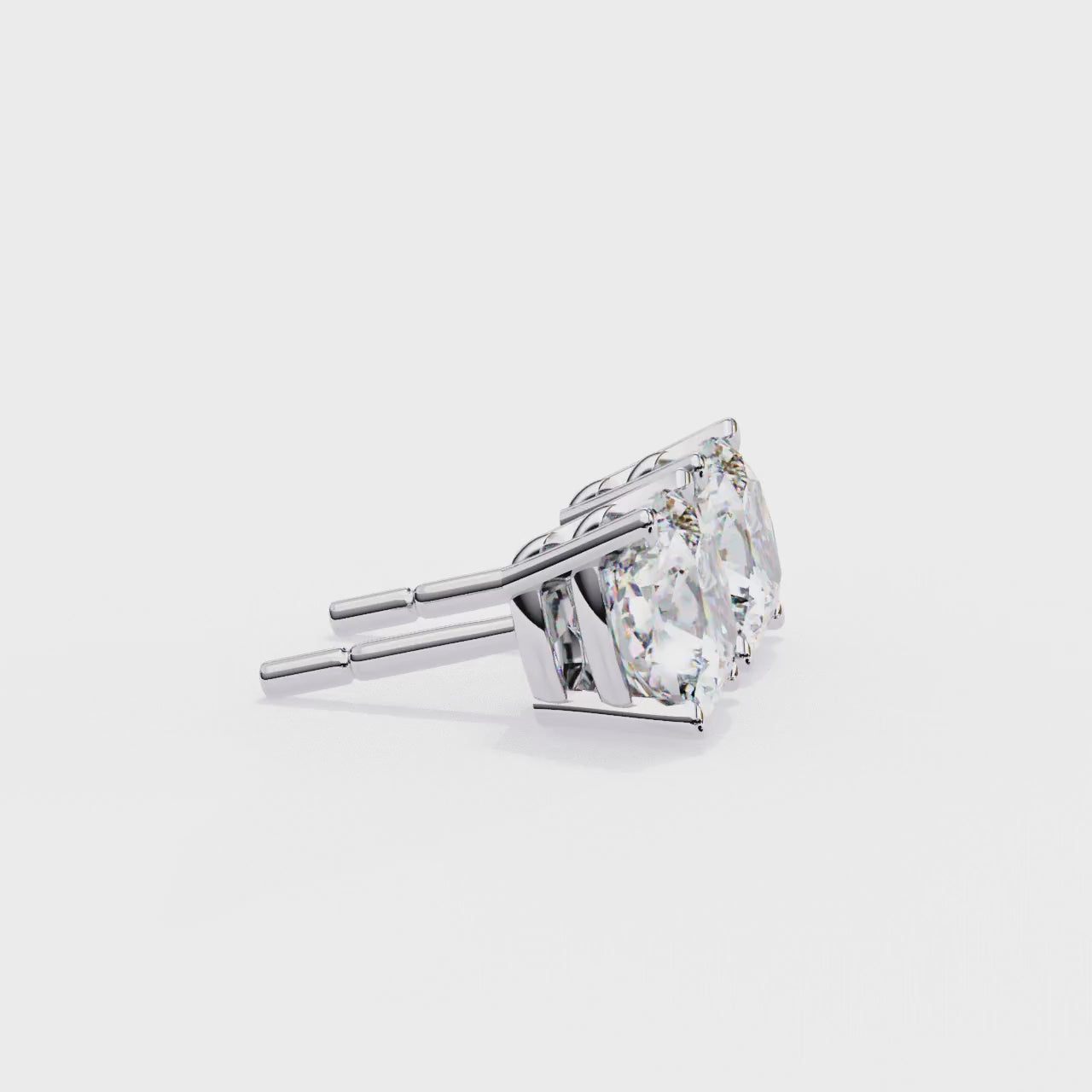 Beautiful 18K GOLD EARRING WITH LAB-GROWN DIAMOND.