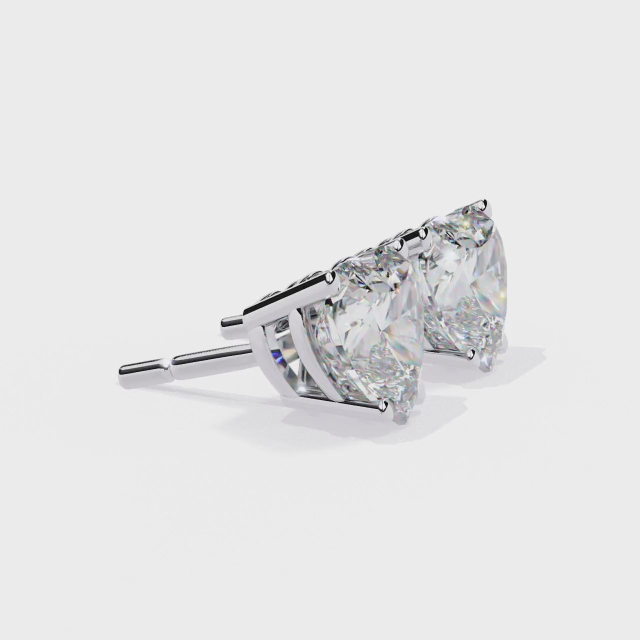 Beautiful 18K GOLD EARRING WITH LAB-GROWN DIAMOND.